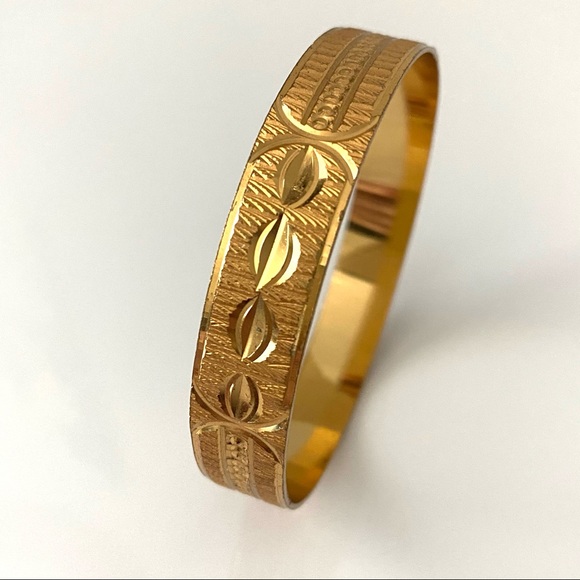 14k yellow gold plated Bangle Bracelet XS/ Small - Picture 14 of 16